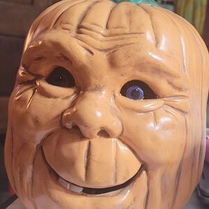 Charming Pumpkin Face Home Accent